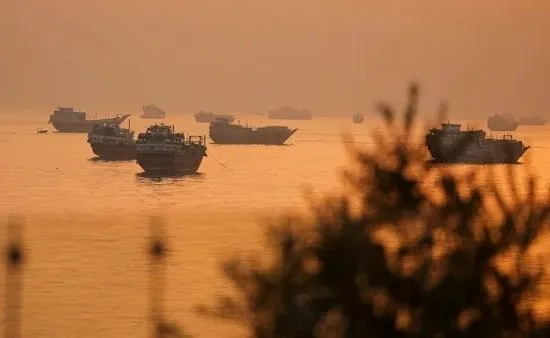 Oman Steps Into the Hormuz Fire as Iran Shuts the Strait and Raises the Stakes
