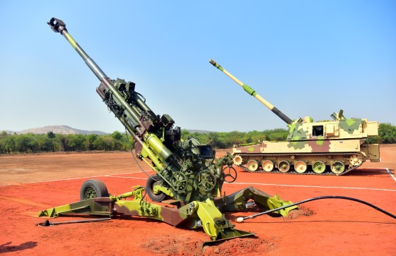 Quân đội Ấn Độ đưa vào trang bị K9 Vajra, pháo hoa tiêu M777 tại Trung tâm Pháo binh Deolali