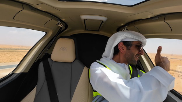Ông Mohamed Al Dhaheri, thành viên hội đồng quản trị của MLG đã tham gia chuyến bay trên EH216-S.
