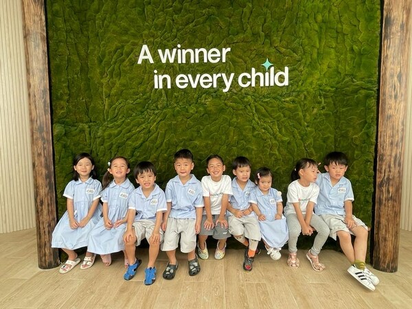KiddiWinkie Schoolhouse berusaha untuk mengilhamkan kanak-kanak untuk menemui pemenang dalam diri mereka melalui pengalaman pembelajaran menyeluruh.