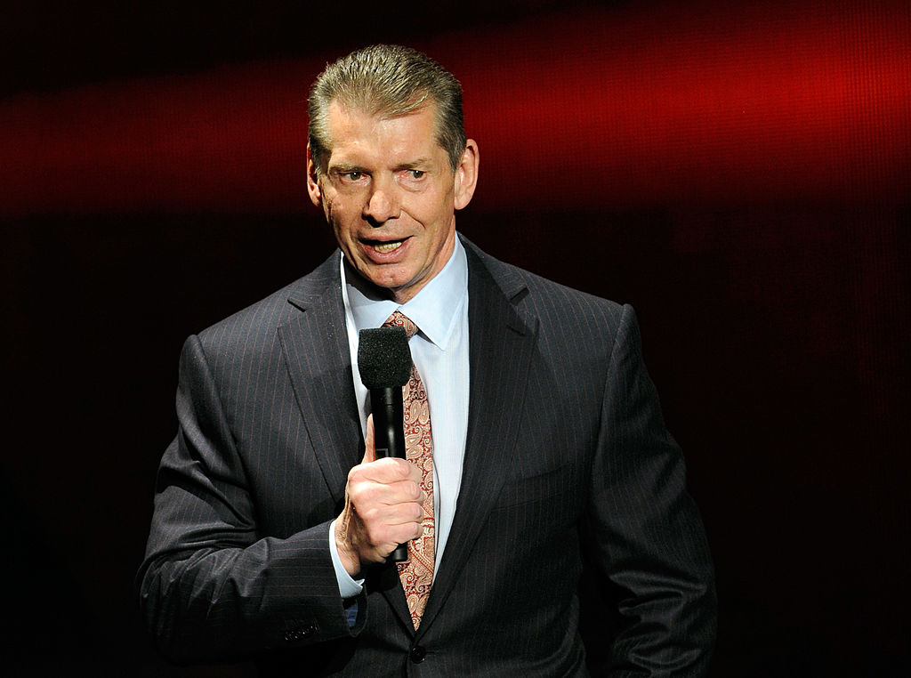 WWE Chairman and CEO Vince McMahon phát biểu tại họp báo công bố WWE Network tại Encore Theater của Wynn Las Vegas vào ngày 8 tháng 1 năm 2014 tại Las Vegas, Nevada. 