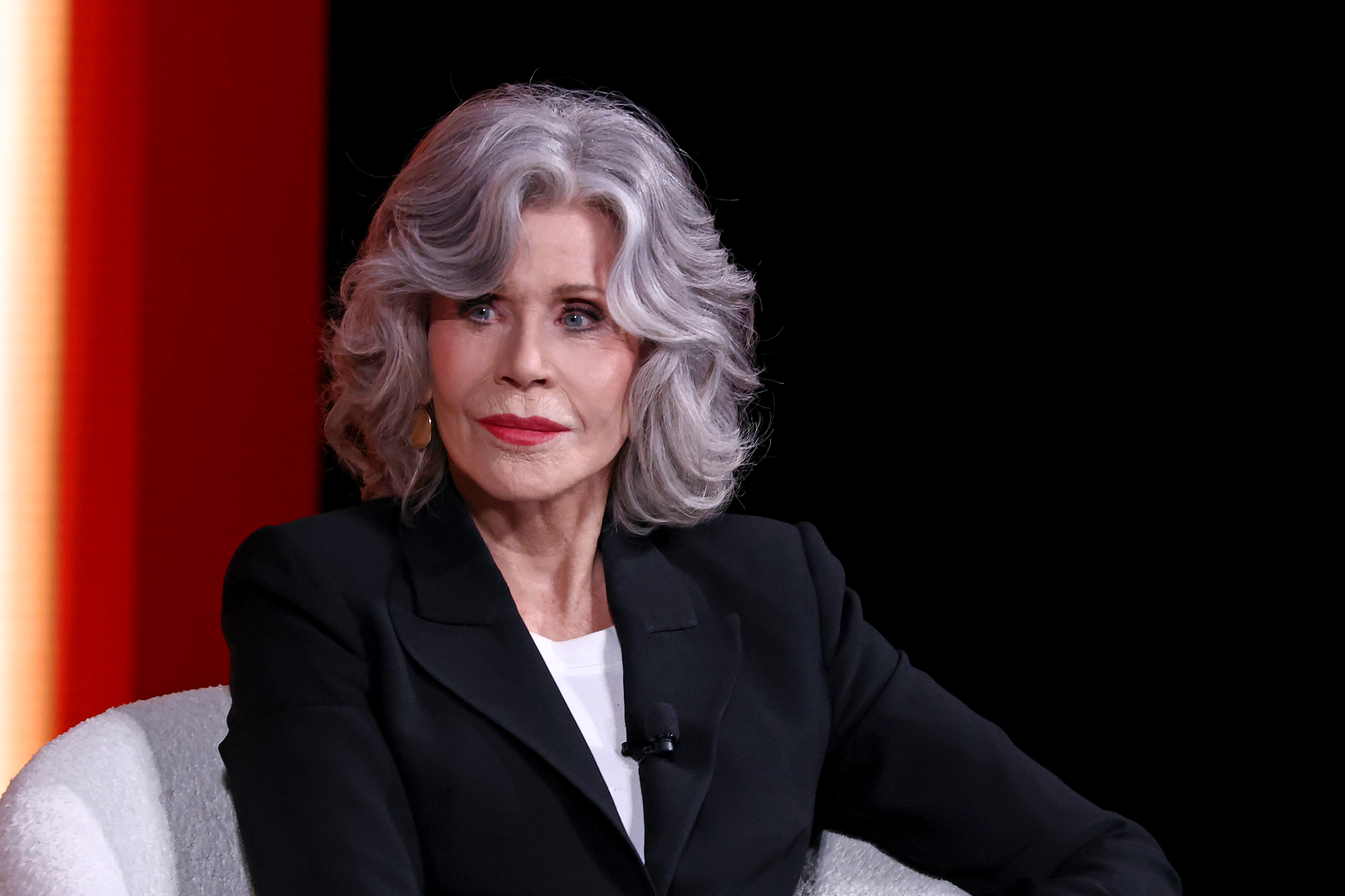 Jane Fonda Muốn Người Mỹ “Bầu Chọn Những Người Ủng Hộ Khí Hậu”