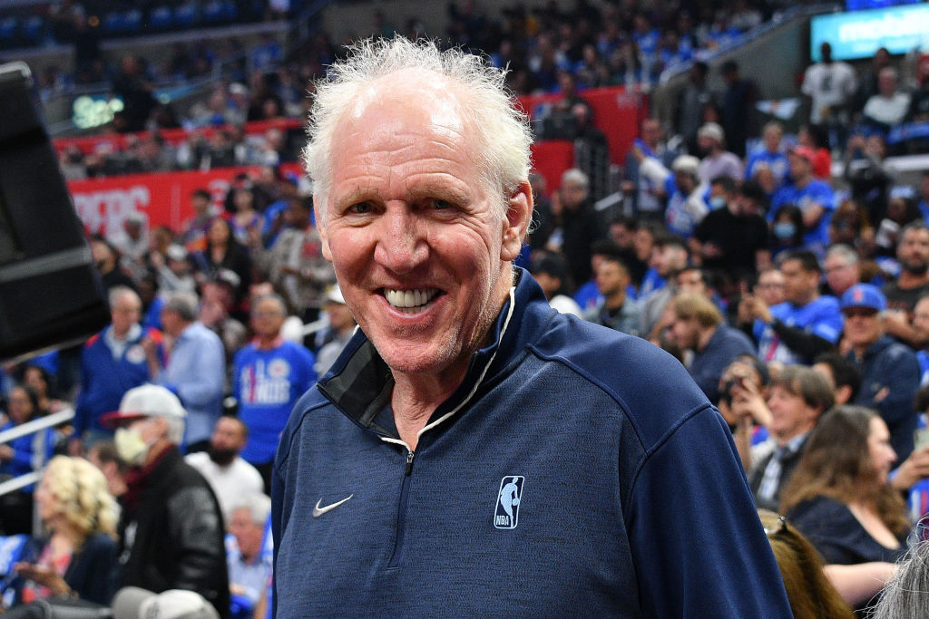 Bill Walton, một cầu thủ trong Phòng danh vọng bóng rổ trở thành người phát thanh viên ngôi sao, qua đời ở tuổi 71