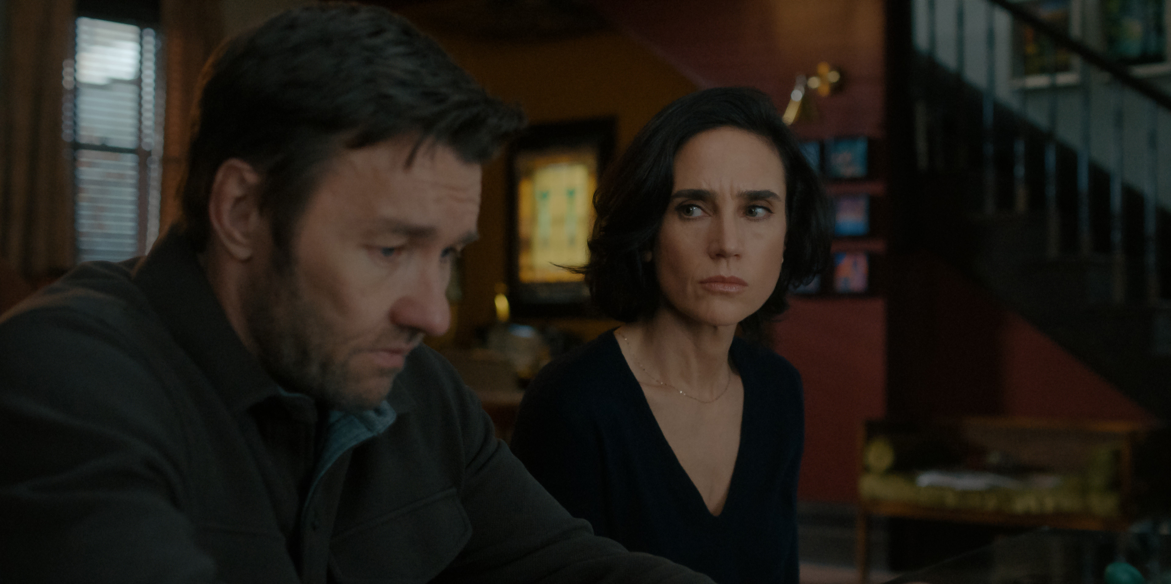 Joel Edgerton và Jennifer Connelly trong 'Dark Matter'