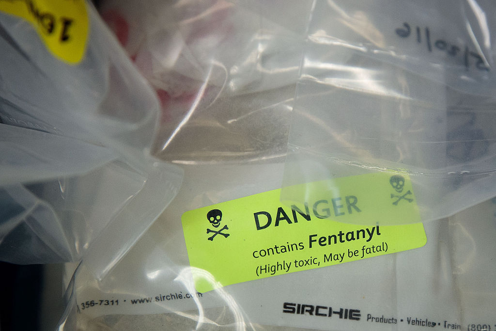 Cơ quan chức năng Mỹ tịch thu hơn 115 triệu viên thuốc phiện chứa fentanyl vào năm 2023