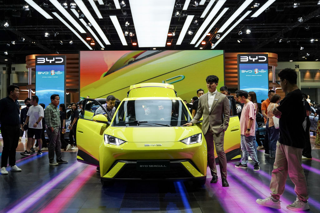 Tại sao chiếc xe điện Trung Quốc này là mối đe dọa lớn đối với ngành công nghiệp ô tô Mỹ