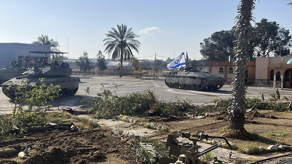Lực lượng Israel kiểm soát phía Gaza của cửa khẩu Rafah, dự báo mở rộng chiến dịch tấn công rộng lớn hơn