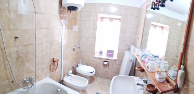 Casa singola abitabile con ampio terreno foto-1210993