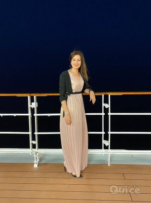 Roberta, donna fedele e sorridente  foto-252350