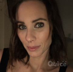 Priscilla, donna affettuosa foto-259372