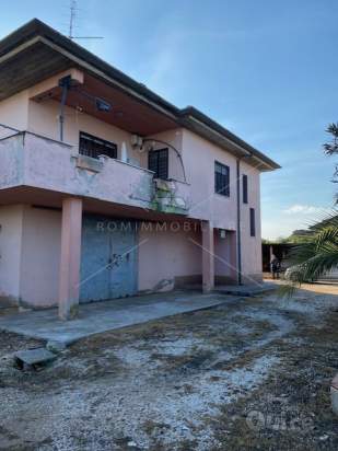 Villa in vendita a Latina (Latina) foto-1533737