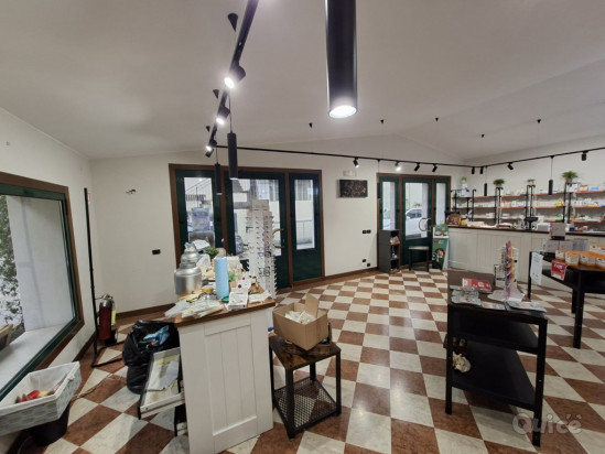 MIRA CENTRO Negozio di circa 90mq con doppio ingresso foto-1543269