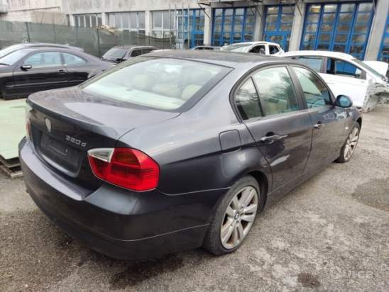 Ricambi BMW 320D E90 1995cc TD  del 2006 foto-1559505