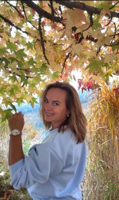 Donna di bella presenza foto-1565542