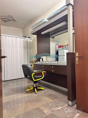 NEGOZIO - STUDIO PROFESSIONALE - UFFICIO DI 70 MQ a Vittorio Veneto foto-1566094