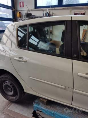 Porta posteriore dx RENAULT CLIO  del 2011 foto-1567620