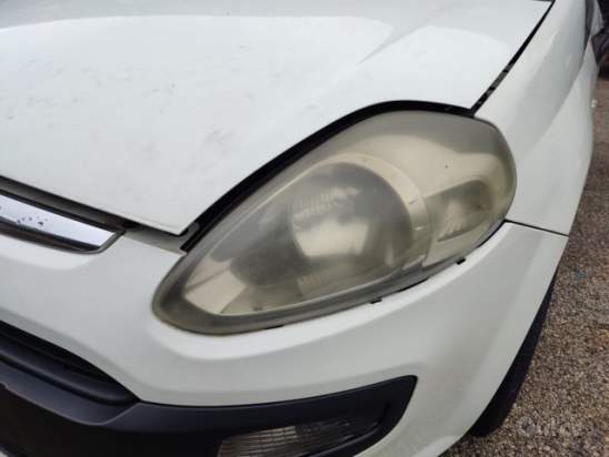 Proiettore sinistro FIAT GRANDE PUNTO del 2011 foto-273656