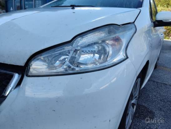Proiettore sinistro PEUGEOT 208  del 2012 foto-1606412