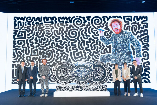 Left to Right: Patrick Fan, Founder and Chairman of the Board of FFH; Cheong Man Fai, Head of the DSEDJ; Maria Helena de Senna Fernandes, Director of MGTO; Mr Doodle, Internationally renowned artist; Cheang Kai Meng, Vice President of ICM; Clarence Chung, Board Director of Melco Resorts & Entertainment; David Sisk, Chief Operating Officer (Macau Resorts) of Melco Resorts & Entertainment ; Christy Cheong, Vice President of Events & Promotions of Melco Resort & Entertainment