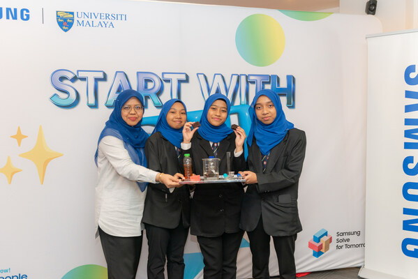 The outstanding Team Magnetic HydroOleGuard Sponge from SMK Kubang Bemban won the grand prize at the Grand Finale of Samsung Solve For Tomorrow 2023.
