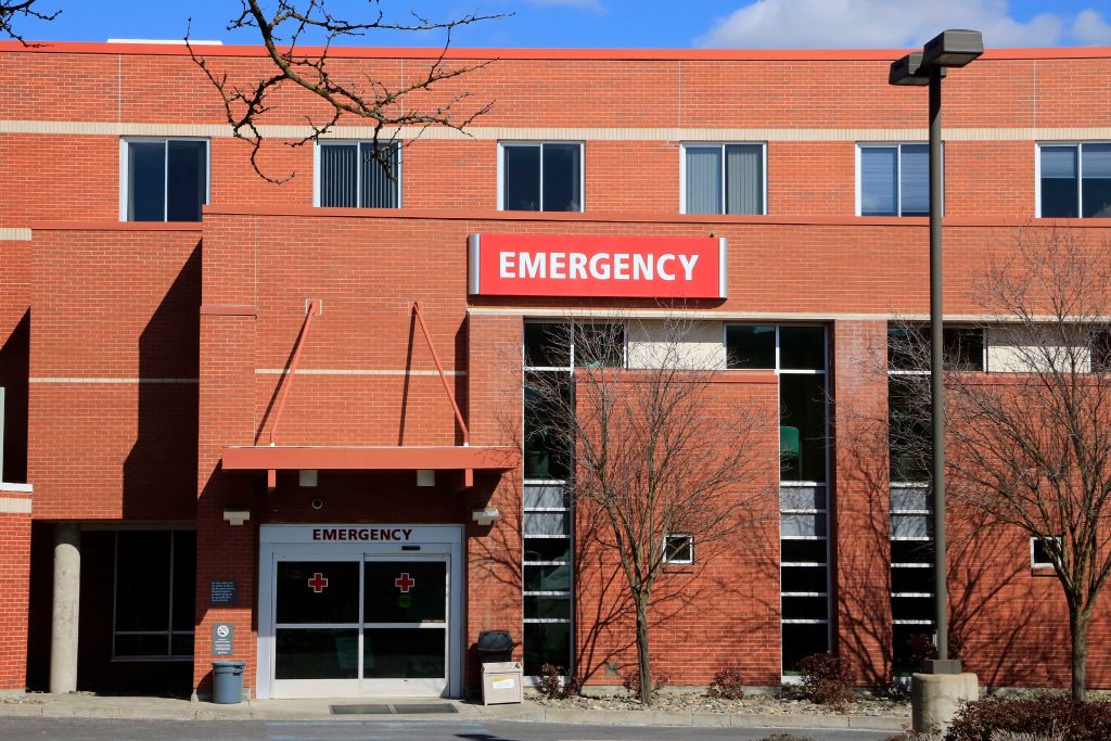 Pintu masuk ruang gawat darurat rumah sakit kota kecil, Gritman Medical Center di kota Idaho utara Moscow.