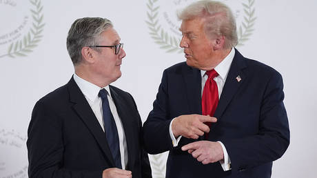 Trump Bagikan Video Sketsa Komedi yang Menertawakan Starmer