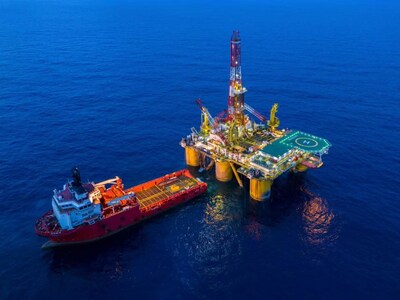 Sinopec's strategic development of the Hai 301 well in the Haizhong Sag of the Beibu Gulf Basin has led to significant oil and gas production, with the well producing 1,108 cubic meters and 167 cubic meters of oil equivalent per day from two separate formations. Sinopec's strategic development of the Hai 301 well in the Haizhong Sag of the Beibu Gulf Basin has led to significant oil and gas production, with the well producing 1,108 cubic meters and 167 cubic meters of oil equivalent per day from two separate formations.