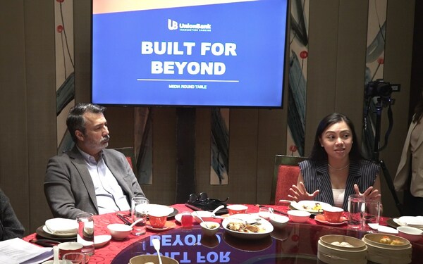 UnionBank的Ramon Duarte(UnionBank交易银行负责人)和Erika Dizon-Go(UnionBank交易银行企业产品管理负责人)在11月9日马卡蒂Shangri-la举行的媒体轮谈会上分享了如何使支付和交易更便捷。