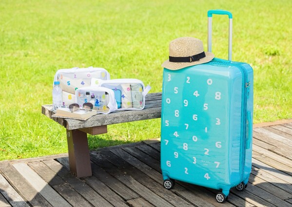 Link 首次与日本知名设计品牌 SOU・SOU 合作,推出印有经典数字图案的限量版箱包与旅行套装。