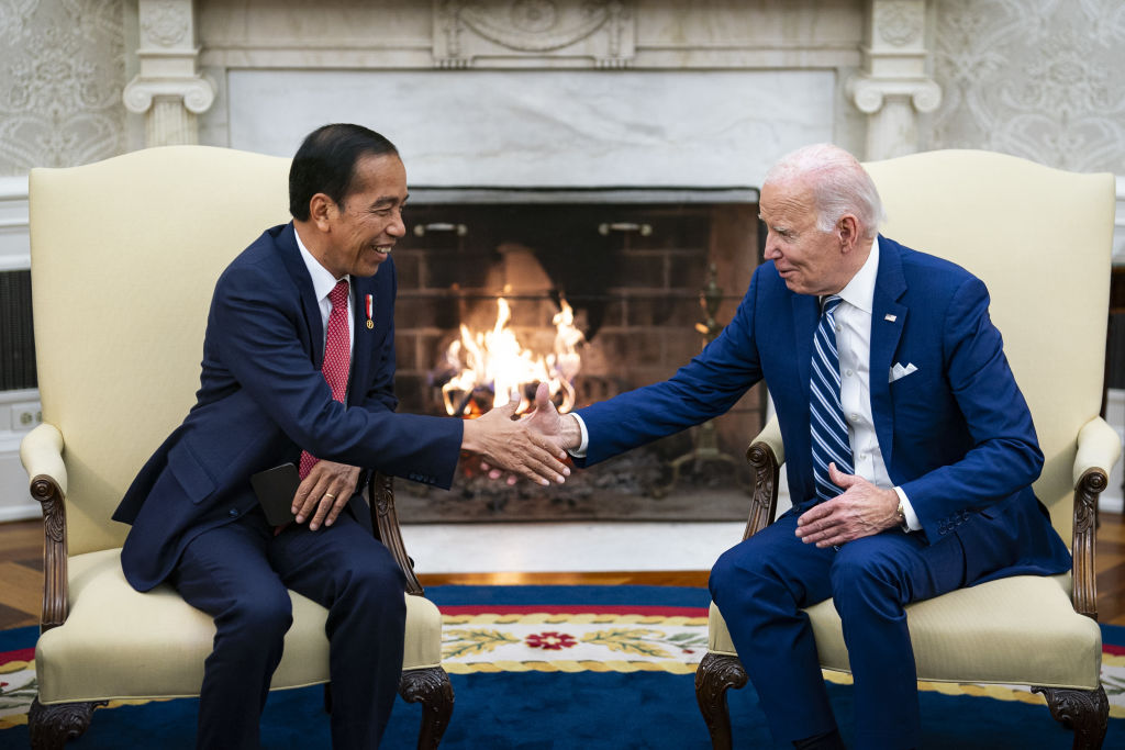 美国总统拜登与印度尼西亚总统佐科·维多多会面