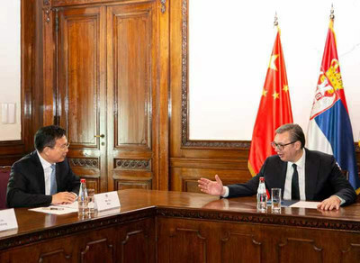 塞尔维亚总统亚历山大·武契奇于2024年4月30日在贝尔格莱德会见新华社社长傅华。