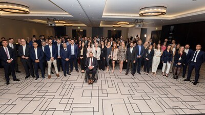 Surrounded by Alice Guilhon, Dean and Executive President of SKEMA, the inaugural ceremony brought together around 200 guests, including members of the school's executive committee, alumni based in the Emirates, representatives from the French Embassy, the business world, and French high schools in the region. Surrounded by Alice Guilhon, Dean and Executive President of SKEMA, the inaugural ceremony brought together around 200 guests, including members of the school's executive committee, alumni based in the Emirates, representatives from the French Embassy, the business world, and French high schools in the region.