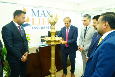Mr. Prashant Tripathy, CEO & Managing Director, Max Life Insurance lighting the ceremonial lamp at the inauguration of Max Life Insurance Representative Office, Dubai