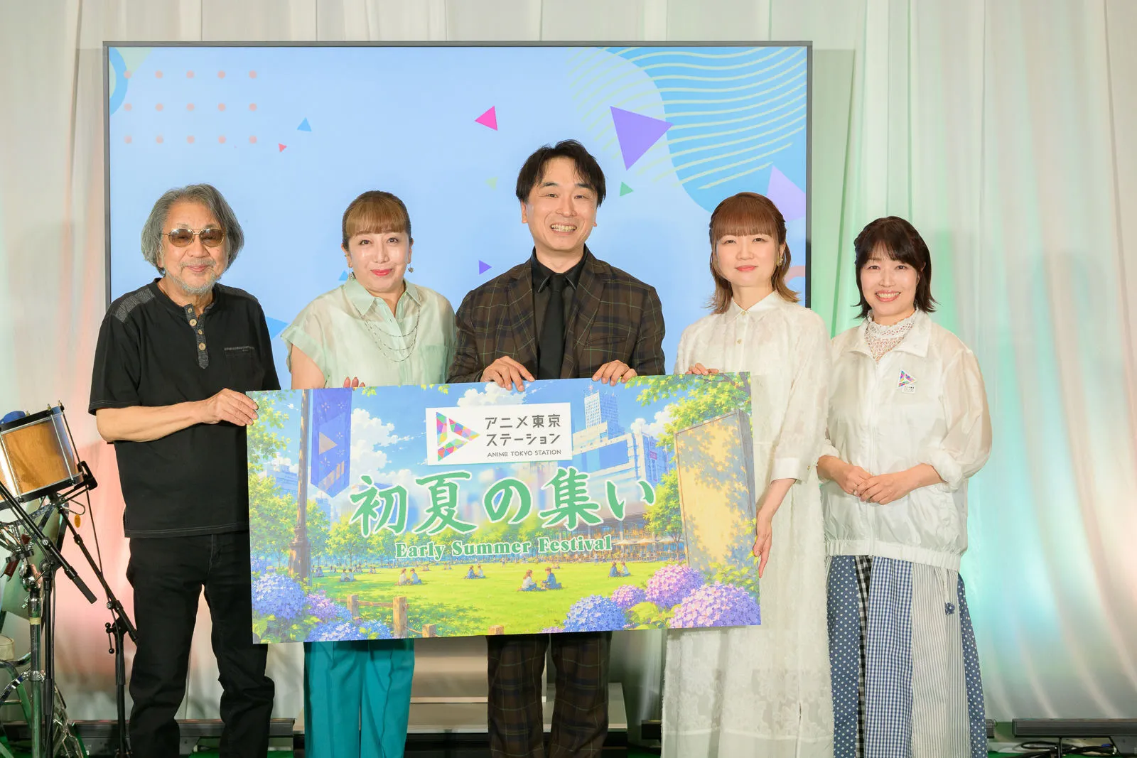 From the left: Yuichi Kimura, Miina Tominaga, Tomokazu Seki, Atsumi Tanezaki, and Noriko Namiki