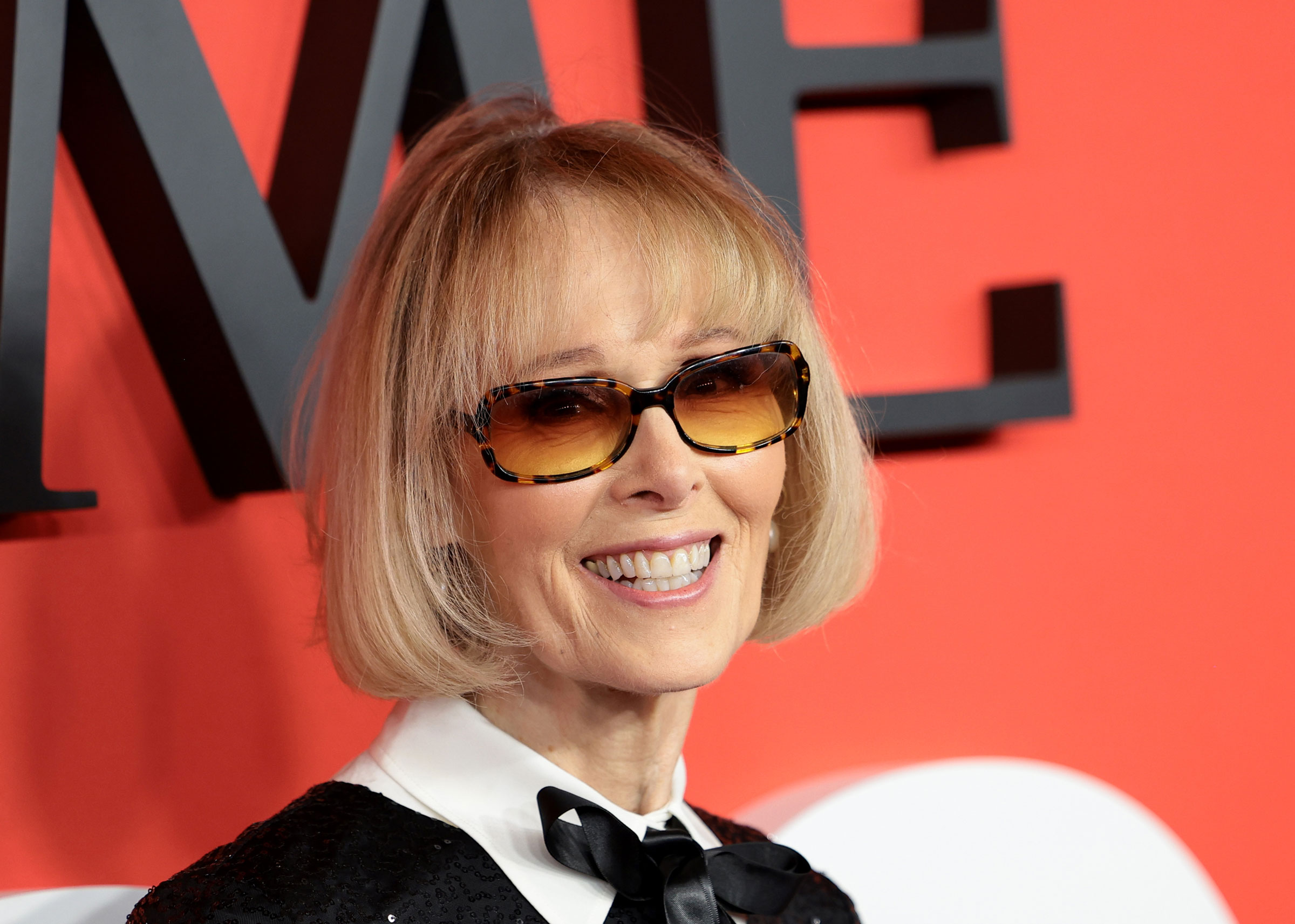 E. Jean Carroll มาร่วมงาน TIME100 Gala ที่ Jazz at Lincoln Center ในนครนิวยอร์ก ในวันที่ 25 เมษายน 2024.