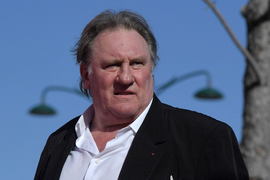 ตํารวจเรียกตัวนักแสดง Gérard Depardieu เพื่อสอบปากคํากรณีถูกกล่าวหาว่าทําร้ายทางเพศ