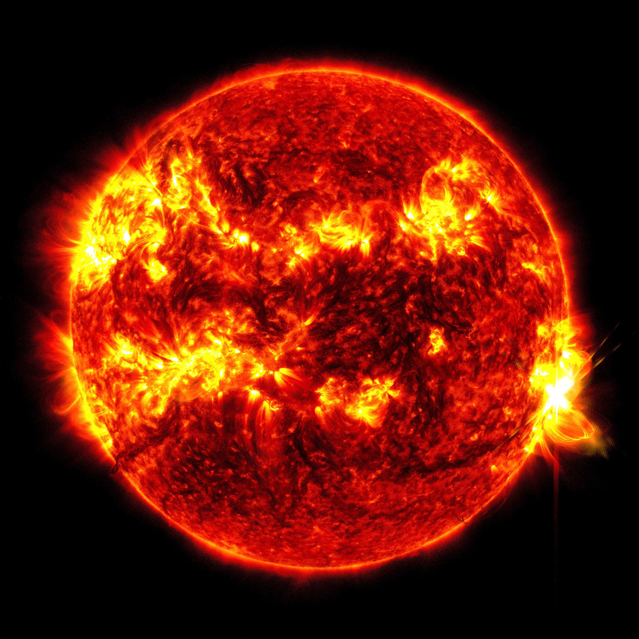 ดวงอาทิตย์ปลดปล่อยพลังงานจากการระเบิดแม่เหล็กที่ใหญ่ที่สุดในเกือบทศวรรษ แต่โลกควรปลอดภัย