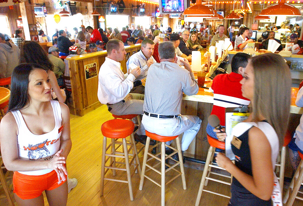 HOOTERS