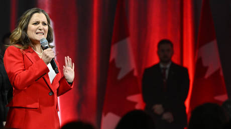 บุตรหลานของผู้ร่วมมือกับนาซีที่เกิดในแคนาดาเลิกตำแหน่งเพื่อเป็นแรงปรึกษาให้กับยูเครน