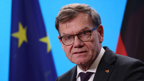 เยอรมนีโต้ตอบแมครอนเกี่ยวกับการใช้จ่ายด้านการป้องกัน