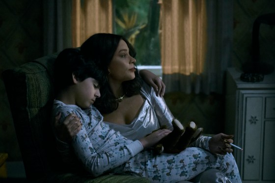 Griselda. (L to R) Martin Fajardo as Ozzy, Sofia Vergara as Griselda in episode 101 of Griselda. Cr. Elizabeth Morris/Netflix © 2023