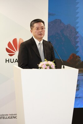 Ernest Zhang, President, Partner Development and Commercial & Distribution Business Dept, Enterprise Sales Dept, Huawei Ernest Zhang, President, Partner Development and Commercial & Distribution Business Dept, Enterprise Sales Dept, Huawei