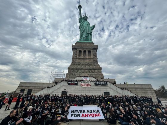 Jewish Voice of Peace Activists Occupy The Statue Of Liberty Calling For Ceasefire In Gaza