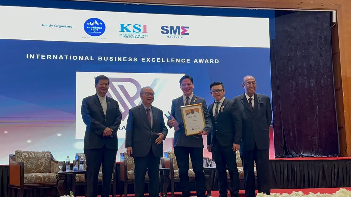 International Business Excellence award presented by Tan Sri Bernard Giluk Dompok to W Straits Ltd International Business Excellence award presented by Tan Sri Bernard Giluk Dompok to W Straits Ltd