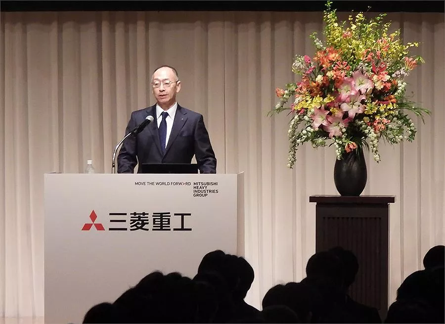 President Eisaku Ito welcomes new employees at the ceremony1