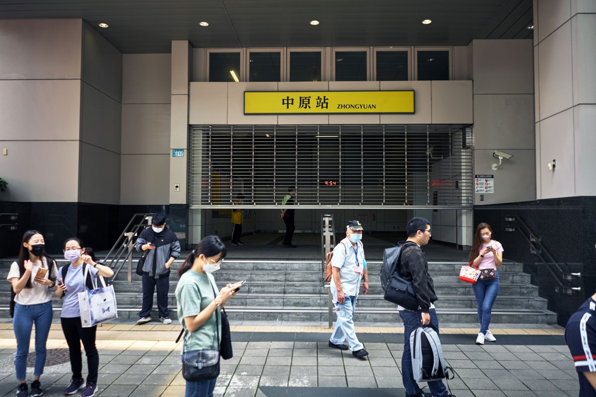 台北中園捷運站因地震暫時關閉