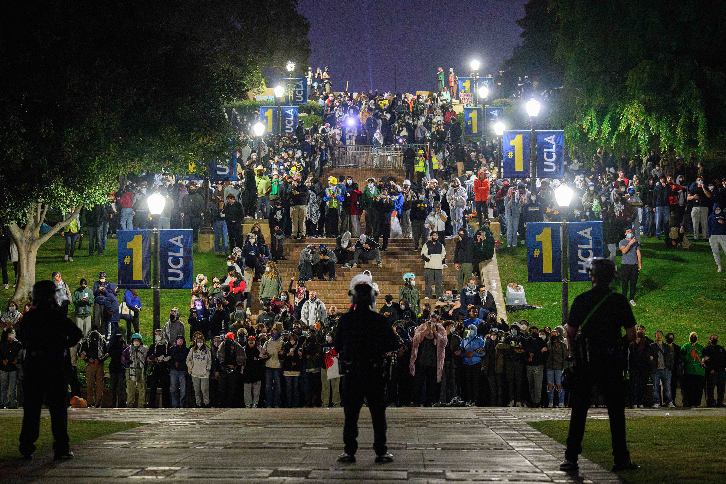 美國大學生攝影記者在校園抗議活動看到什麼