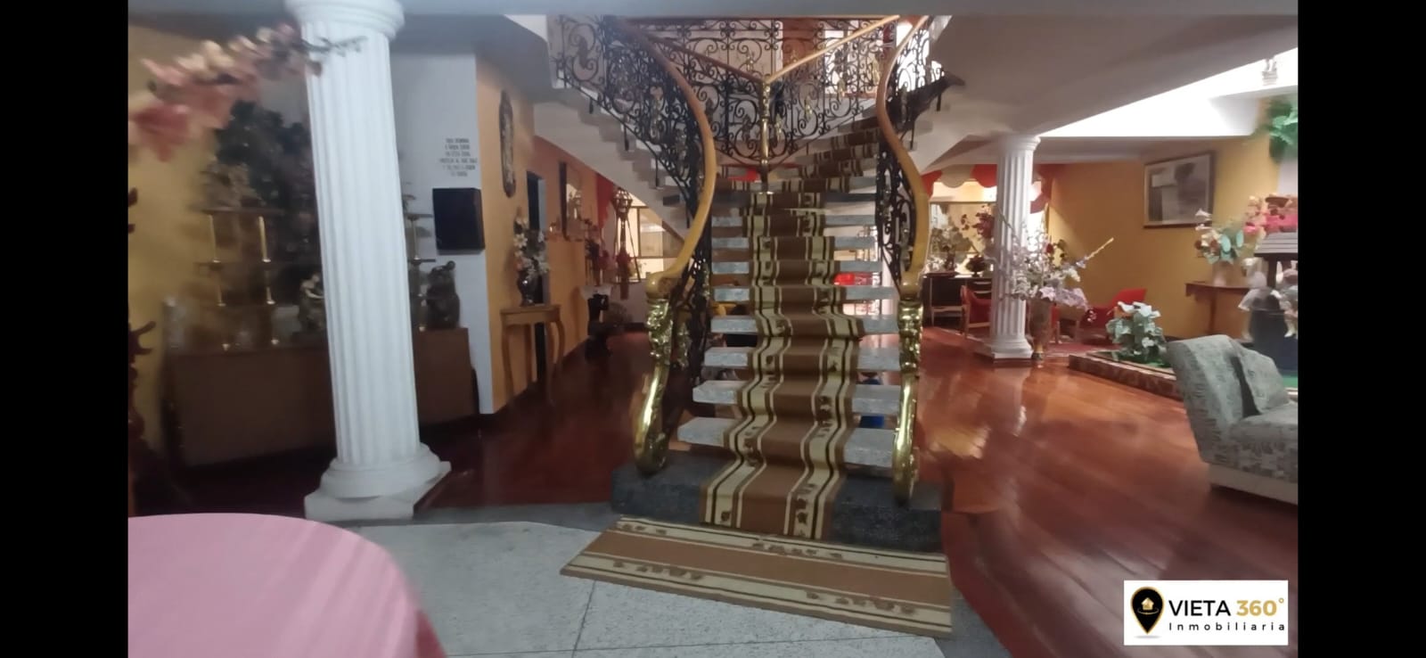 Casa de Tres Pisos en Los Olivos