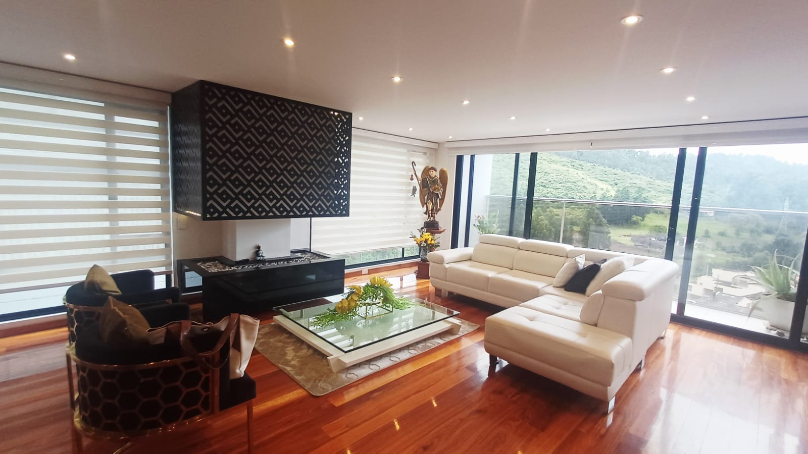 Penthouse Avenida Los Estudiantes Tres Pisos