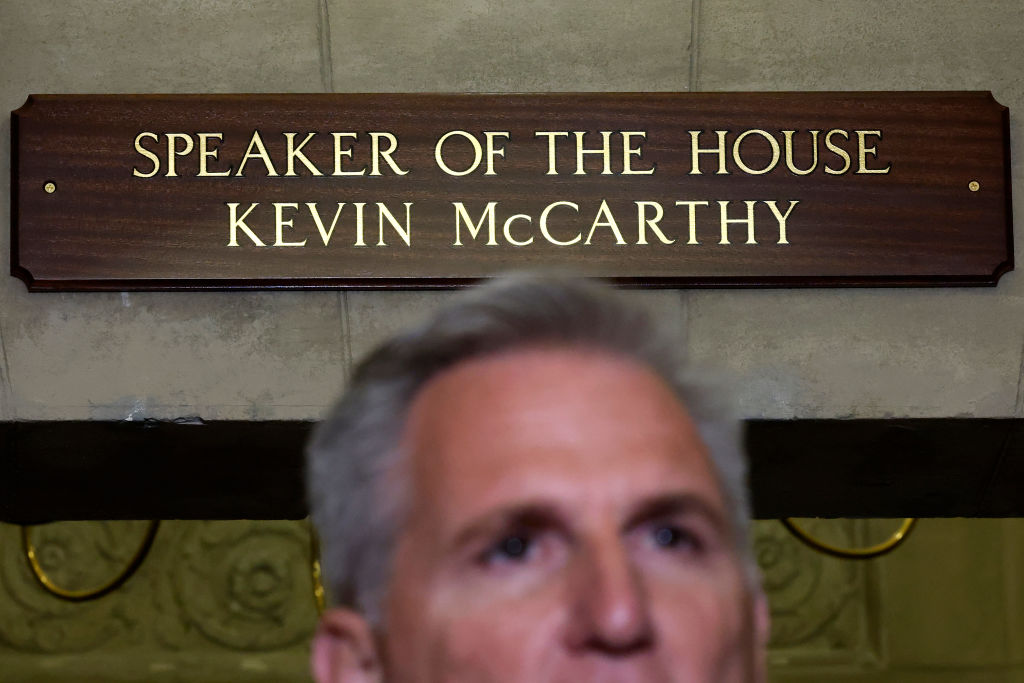 Chủ tịch Hạ viện Kevin McCarthy đưa ra tuyên bố tại tòa nhà Quốc hội Hoa Kỳ